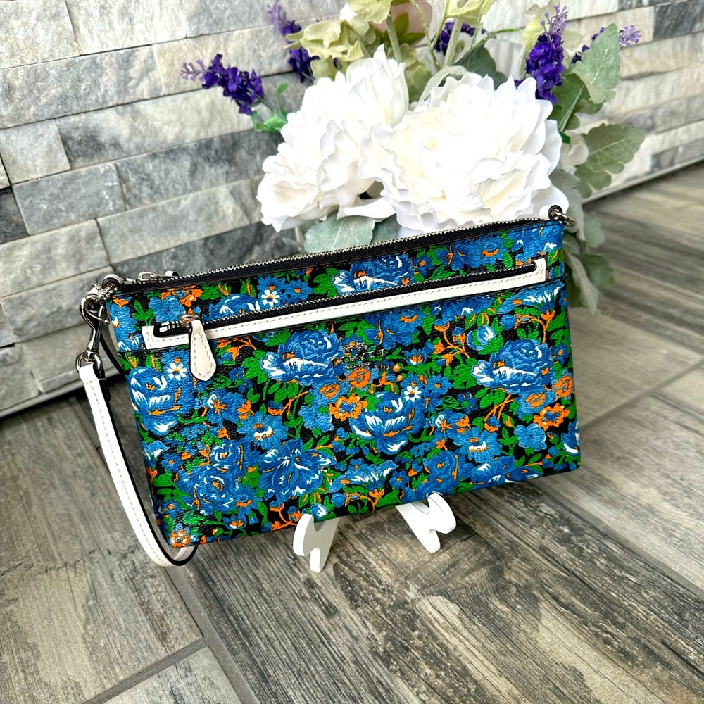 NWOT COACH F57987 WRISTLET WITH POP OUT POUCH IN ROSE MEADOW FLORAL PRINT